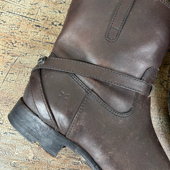 Frye Lindsay Plate Short Distressed Dark Brown Boot - Picture 6 of 9
